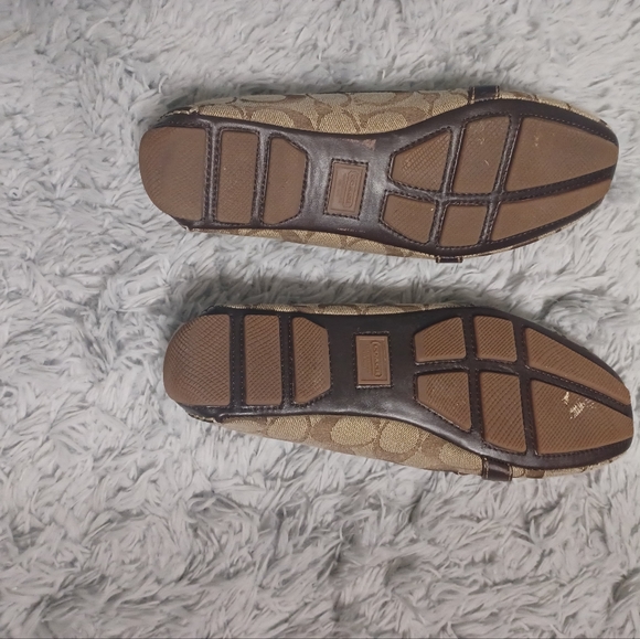 Coach - Picture 2 of 4